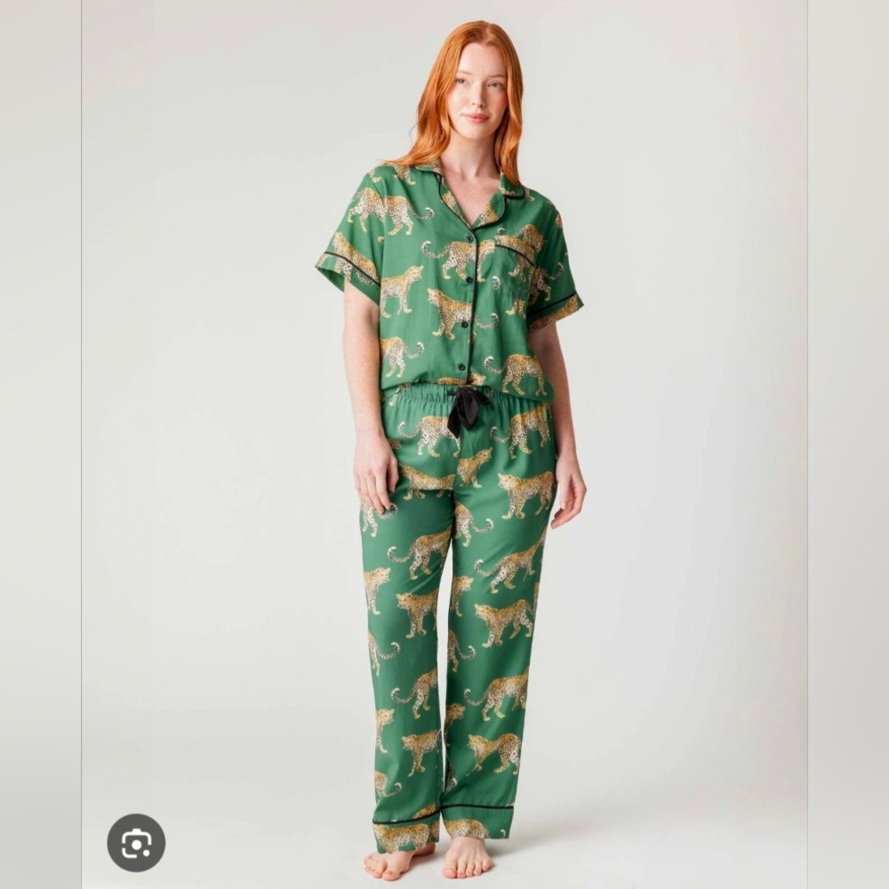 Katie Kime Green Cheetahs Print Pajama Pants Short Sleeve shirt Set, size S Soft